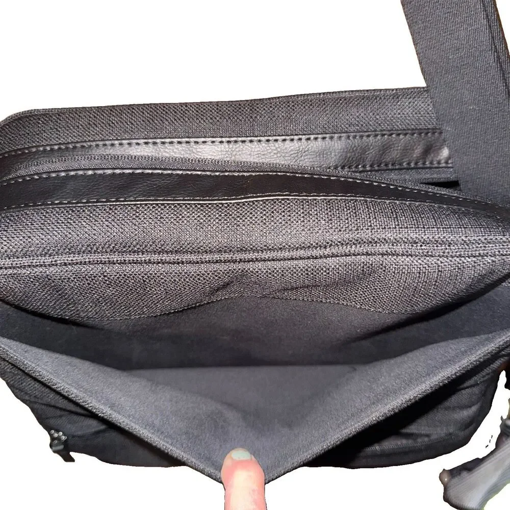 Nuna Unisex Carry it All Diaper Bag Backpack EUC Crossbody Strap Black Bag Only